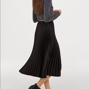 Black H&M Pleated Midi Skirt
